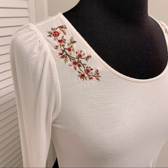 American Eagle Outfitters Soft & Sexy Floral Top - Picture 5 of 14